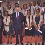 des-professionnels-de-la-mediation-recoivent-leurs-macarons-et-leurs-diplomes-de-fin-de-formation