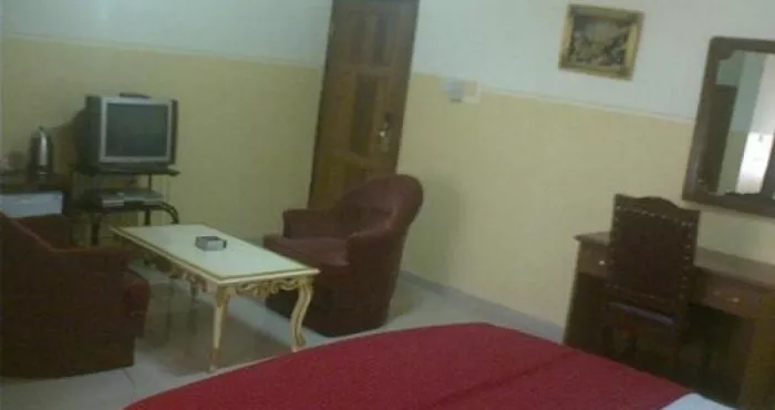yopougon-le-client-prend-seul-une-chambre-a-l-hotel-et-est-retrouve-mort-nu-dans-sa-douche