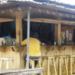 affaire-un-gardien-affronte-un-gang-et-sectionne-le-doigt-de-son-chef-le-malfaiteur-mutile-retrouve-et-arrete-dans-un-kiosque-a-cafe