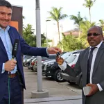 jeu-tombola-bonne-annee-2018-de-canal-le-directeur-afrique-recompense-le-super-laureat