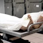 une-enseignante-meurt-apres-avoir-entonne-un-cantique