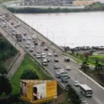 hold-up-sur-le-pont-felix-houphouet-boigny-des-livreurs-de-lait-attaques-plusieurs-millions-de-f-cfa-emportes