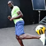 usain-bolt-signe-dans-un-club-de-football