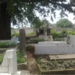 les-funerailles-tournent-a-la-revolte-le-corbillard-disparait-du-cimetiere-avec-le-corps