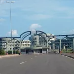 burkina-faso-deux-jours-apres-le-double-attentat-de-ouagadougou-une-attaque-visant-la-presidence-dejouee-un-mort-des-assaillants-en-fuite