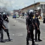 abidjan-descente-musclee-de-la-bae-du-gmi-et-des-crs-dans-une-cite-universitaire-des-individus-et-des-objets-saisis