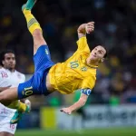 zlatan-ibrahimovic-nargue-ronaldo-apres-son-but-sur-retourne-acrobatique