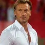herve-renard-dement-et-attaque-les-chiens-aboient-et-la-caravane-passe