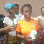 sante-comment-le-remede-attote-fait-le-bonheur-des-femmes-a-korhogo-des-etudiantes-dans-le-coup