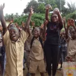 jacqueville-une-ong-va-offrir-une-cantine-au-groupe-scolaire-n-djem