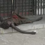 adiake-une-folle-blesse-grievement-une-gerante-de-box-de-transfert-d-argent-avec-un-tesson-de-bouteille