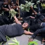 gohitafla-transe-collective-dans-une-cour-des-genies-evoques