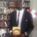 litterature-dedicace-de-l-oeuvre-terre-natale-moreau-fabrice-appelle-les-africains-a-prendre-en-main-leur-destin