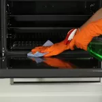 voici-comment-nettoyer-naturellement-son-four