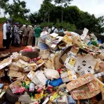 ministere-du-commerce-35-tonnes-de-produits-perimes-et-prohibes-saisis-et-incineres-a-soubre