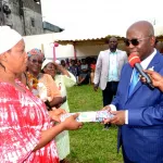 fete-des-meres-a-koumassi-le-maire-n-dohi-raymond-gate-plus-de-10-000-mamans-de-la-commune
