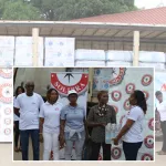 penurie-d-eau-a-bouake-solibra-distribue-l-eau-minerale-awa-aux-populations