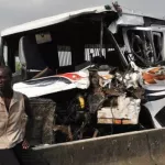 en-partance-pour-une-finale-de-football-a-dabou-un-camion-transportant-des-eleves-se-renverse-et-fait-un-mort-et-plus-de-40-blesses-graves