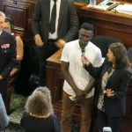mamoudou-gassama-medaille-par-la-maire-de-paris