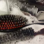 astuces-beaute-nettoyer-sa-brosse-a-cheveux-avec-ces-4-astuces