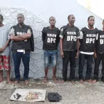 police-criminelle-abidjan-apres-le-vol-de-plus-de-300-millions-chez-un-couple-d-expatries-8-membres-d-un-gang-arretes
