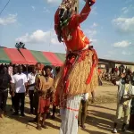 bangolo-le-ministre-de-la-culture-offre-10-millions-aux-masques