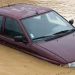 comment-s-echapper-d-une-voiture-d-une-voiture-bloquee-dans-une-inondation