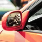 en-pleine-circulation-des-individus-barrent-la-route-a-un-taximan-et-ouvrent-le-feu-sur-lui