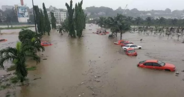 revue-de-presse-semaine-noire-le-foot-seul-point-de-bonheur