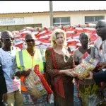 apres-les-pluies-diluviennes-dominique-ouattara-offre-5-millions-et-de-nombreux-dons-en-nature-aux-sinistres-de-la-riviera-palmeraie