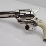 riviera-surpris-en-pleine-attaque-des-gangsters-abandonnent-leur-arme-a-feu-a-leurs-poursuivants