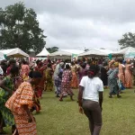 ouragahio-le-premier-ministre-amadou-gon-accueilli-dans-la-liesse-populaire-par-les-parents-de-gbagbo