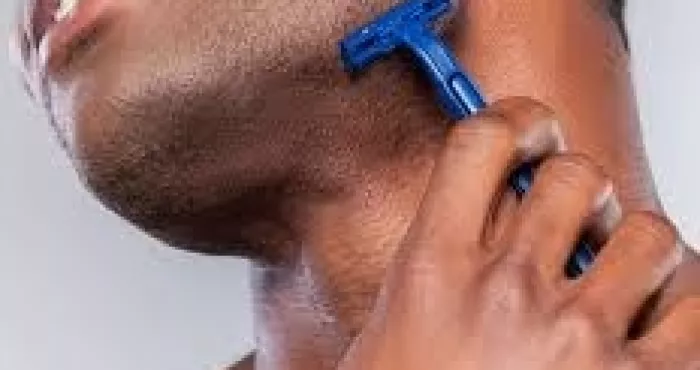 soins-homme-voici-ce-qu-il-faut-pour-eviter-les-boutons-apres-rasage