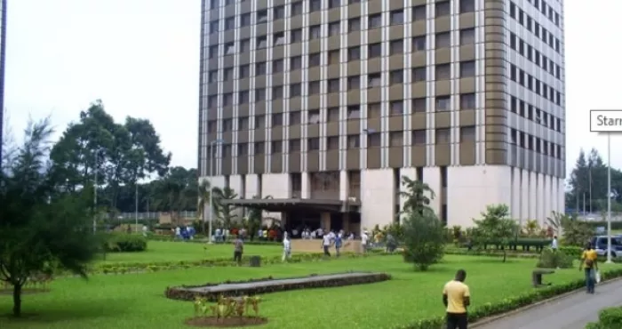 revue-de-presse-drame-au-plateau-le-nouveau-gouvernement-se-fait-attendre