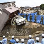 pluies-diluviennes-au-japon-le-bilan-s-alourdit-le-premier-ministre-shinzo-abe-annule-son-deplacement-en-europe