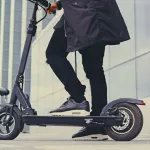 transport-trottinettes-electriques-utilisees-comme-les-velos