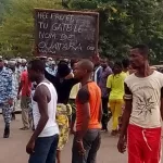bangolo-des-populations-se-soulevent-contre-un-sous-prefet-et-demandent-son-depart