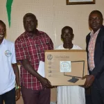 education-une-fondation-equipe-des-ecoles-en-materiels-informatiques-et-bureautiques