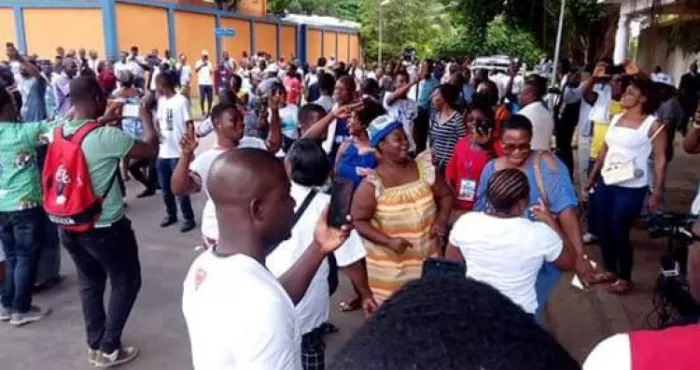 liberation-de-simone-gbagbo-liesse-populaire-au-domicile-du-couple-gbagbo-ce-mercredi-matin
