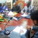 cameroun-seedorf-et-kluivert-ont-mis-plusieurs-heures-avant-de-signer-leur-contrat