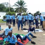 police-universitaire-des-agents-manifestent-le-paiement-de-plusieurs-mois-d-arrieres-de-salaire-exige