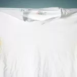 astuces-contre-les-taches-jaunes-sous-les-aisselles