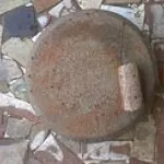 yopougon-la-tete-d-un-mari-brisee-avec-une-pierre-a-ecraser-les-legumes-la-femme-suspectee-recherchee