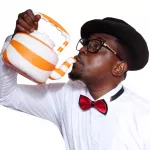 enk2k-entame-ce-vendredi-une-serie-de-one-man-show-en-france-son-deal-avec-mike-le-bosso