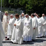 pour-n-avoir-pas-denonce-un-crime-pedophile-pres-de-100-000-petitions-pour-pousser-un-archeveque-a-la-demission