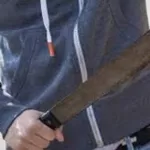 dabou-des-individus-tuent-un-brouteur-a-la-machette-et-lui-sectionnent-les-tendons