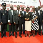 decoration-plus-de-200-agents-et-acteurs-de-la-sante-publique-distingues