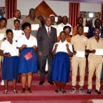 koumassi-le-maire-raymond-n-dohi-offre-plusieurs-prises-en-charge-scolaires-aux-eleves