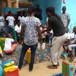 journee-de-l-excellence-d-assouinde-la-maison-de-l-artiste-initie-les-meilleurs-eleves-a-la-peinture