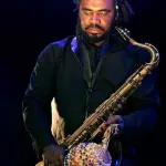 le-saxophoniste-yizih-se-lance-a-la-conquete-de-l-afrique-pour-promouvoir-le-nan-jazz
